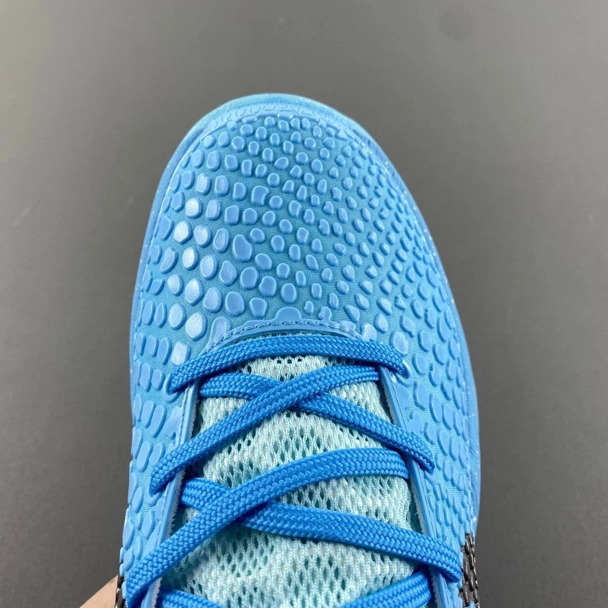 Zoom Kobe 6 “ICE GRINCH”