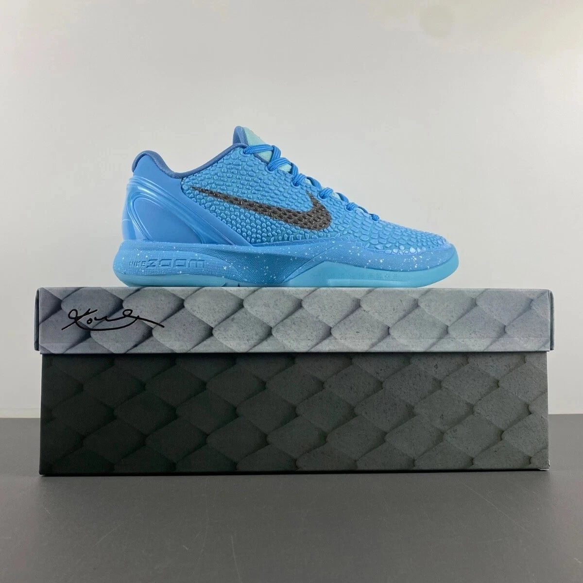 Zoom Kobe 6 “ICE GRINCH”